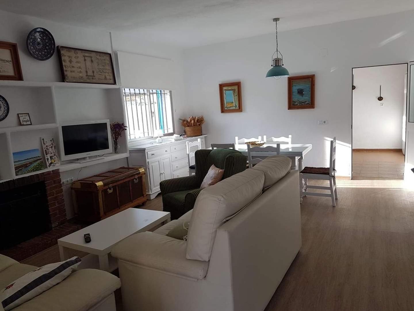 En Canos, Sin Coger Coche La Playa Jaima Y Pequena Lulu Vakantiehuis